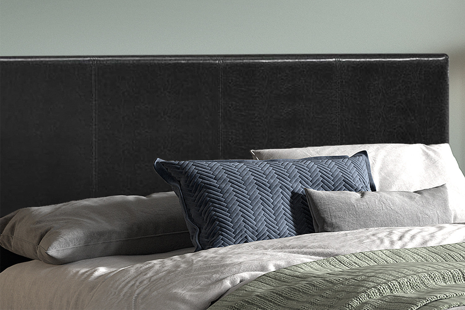 Bed 'Roma' 140x200 with slatted base PU Black